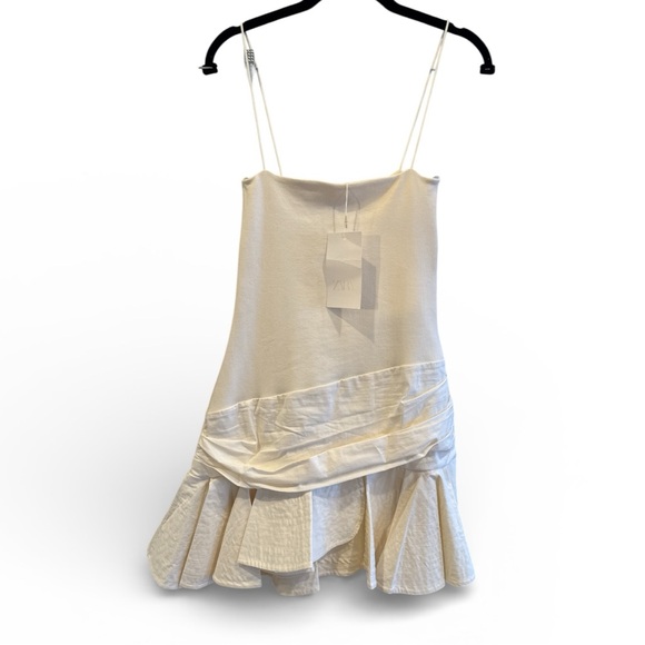 Zara Dresses & Skirts - Zara Cream Layered Dress
Stretchy fabric for top
Pleated at bottom